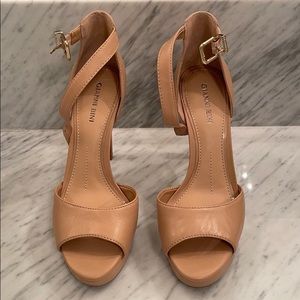 NEVER WORN Nude Gianni Bini Heels